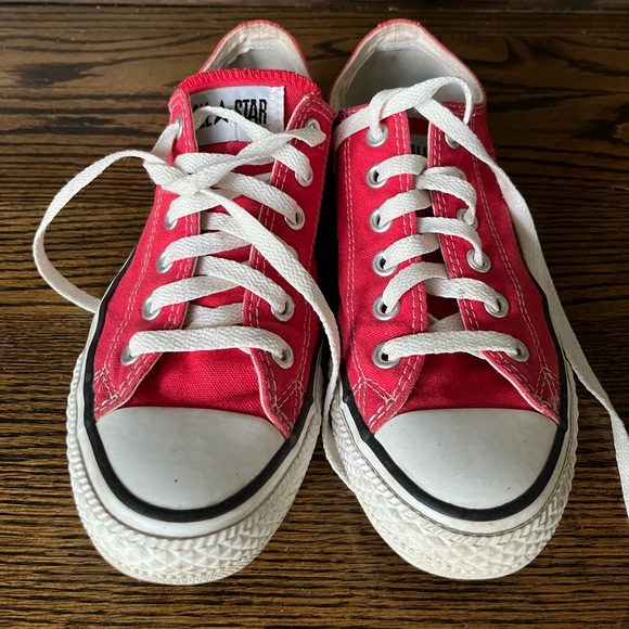 Red Converse, 7.5 W - Picture 1 of 3
